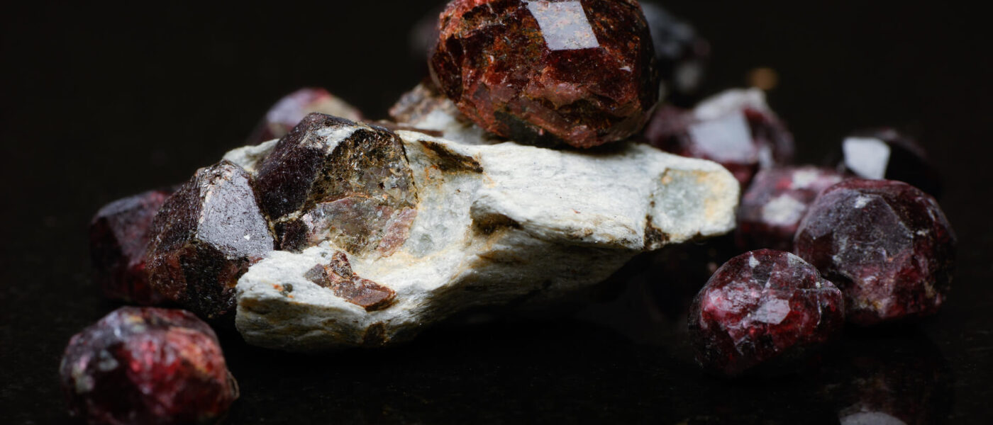 Kamień granat – znak zodiaku, który będzie czerpać z niego najwięcej